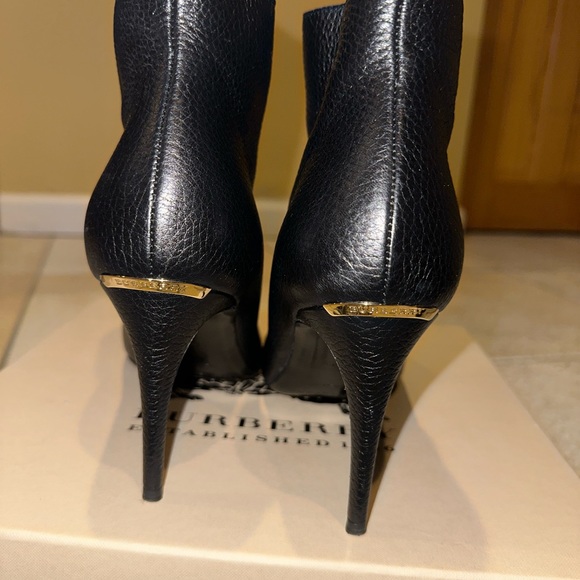 Black peep toe Burberry booties with gold hardware - Picture 8 of 10